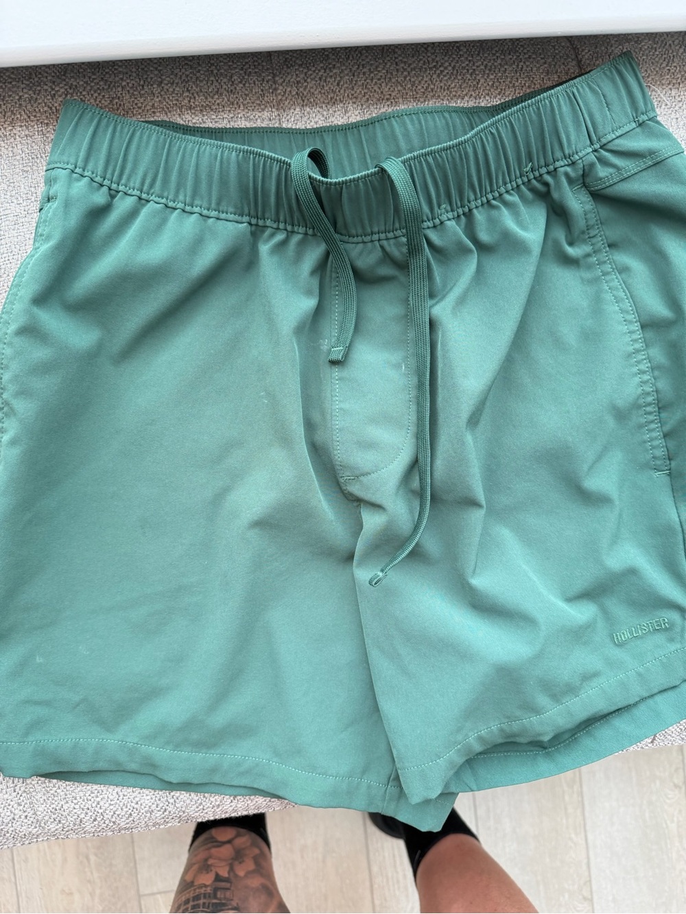 Men’s Hollister Green Drawstring Athletic Shorts. 5 inch Size XS